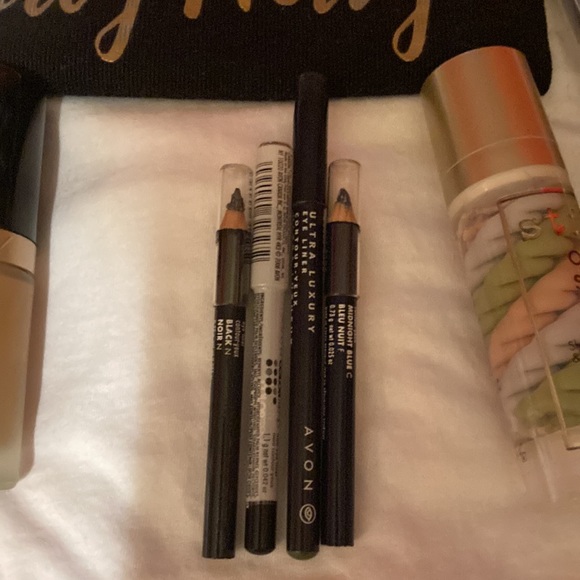 Makeup - Picture 4 of 5